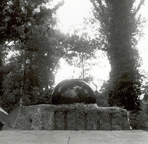 Christian Tobin, floating sphere, Zürich